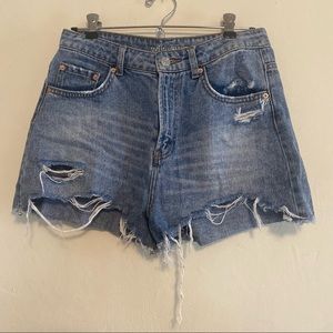 Distressed high waisted Jean shorts